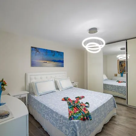 Zaffiro House Holiday home